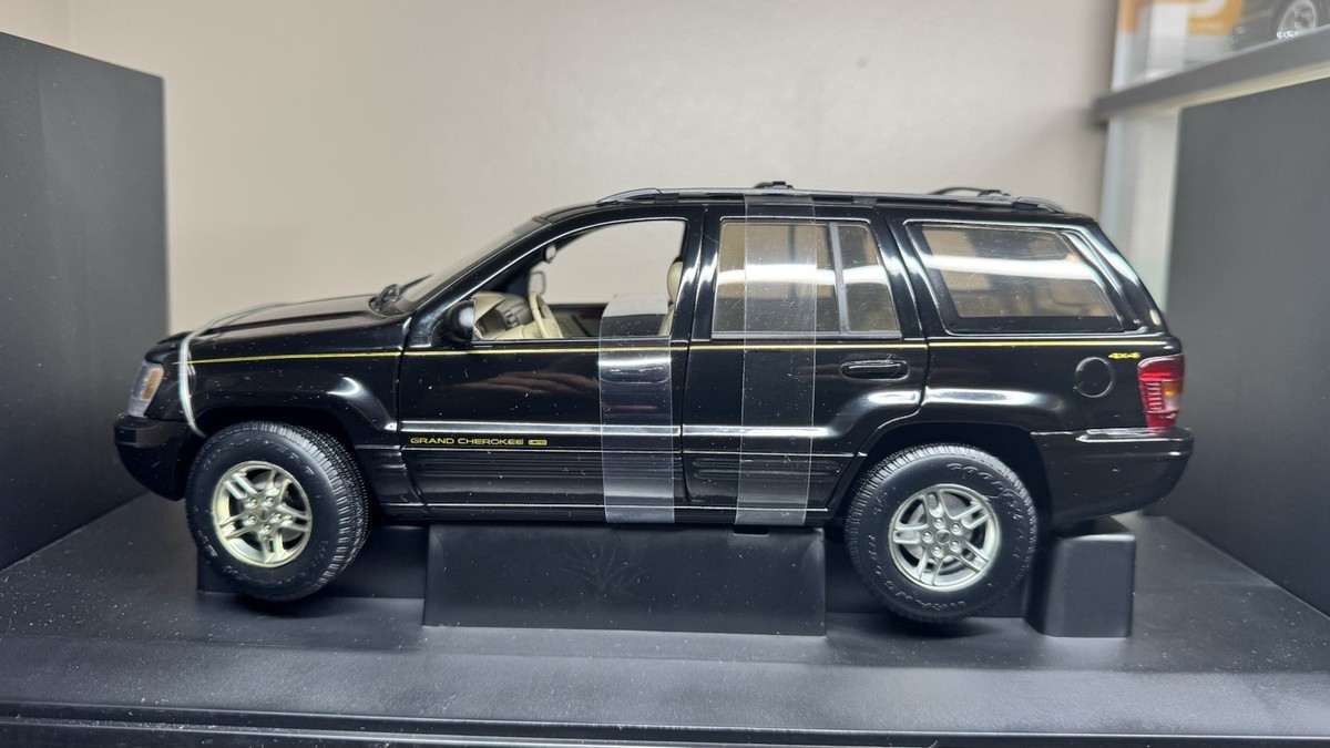 AUTOart Jeep Grand Cherokee Black 1/18 Scale Model 74012 | eBay