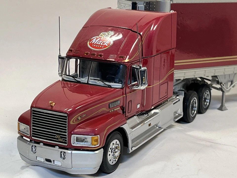 Camión y remolque refrigerado Franklin Mint, 1993 Mack E9-500, rojo escala 1:32 Foto 2 de 4