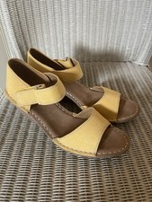 Ladies Clarks Artisan Mustard Yellow Wedge Heel Shoes/Sandals Size UK 5 D.