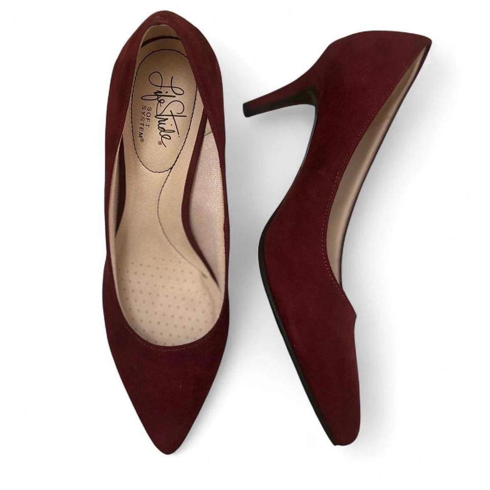 Life Stride 软系统勃艮第红宝石红色麂皮绒人造麂皮绒高跟鞋 — 第 2/4 张图片