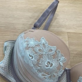 Victoria&rsquo;s Secret Dream Angels baby blue lace with nude underlay size 36C
