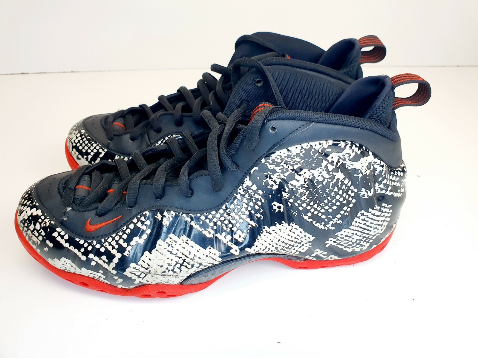 snake print foams