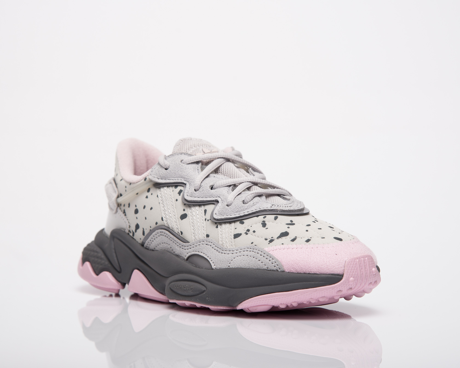 ozweego grey and pink