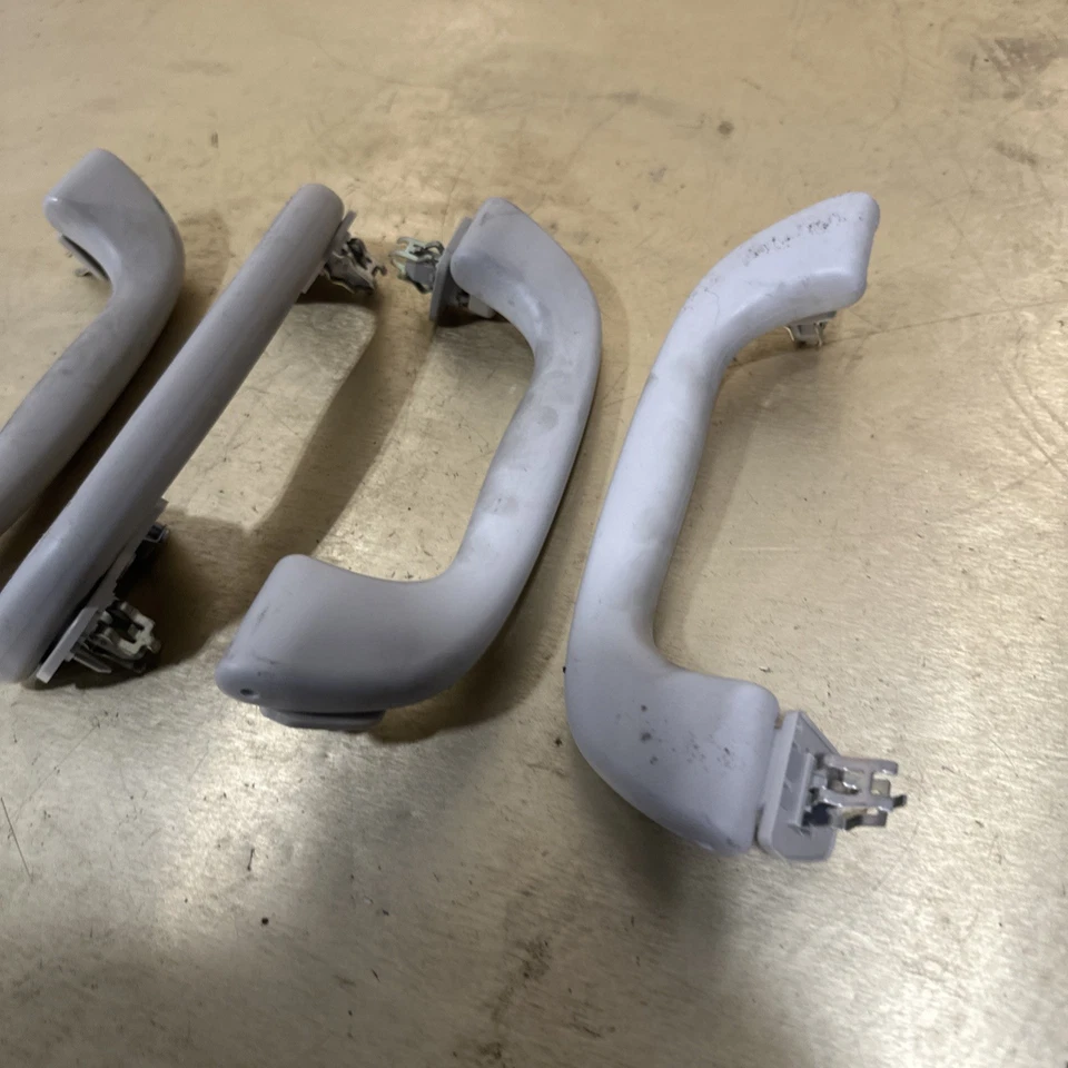 Комплект оригинальных внутренних ручек для крыши 2012–2016 SUBARU IMPREZA - Изображение 2 из 3