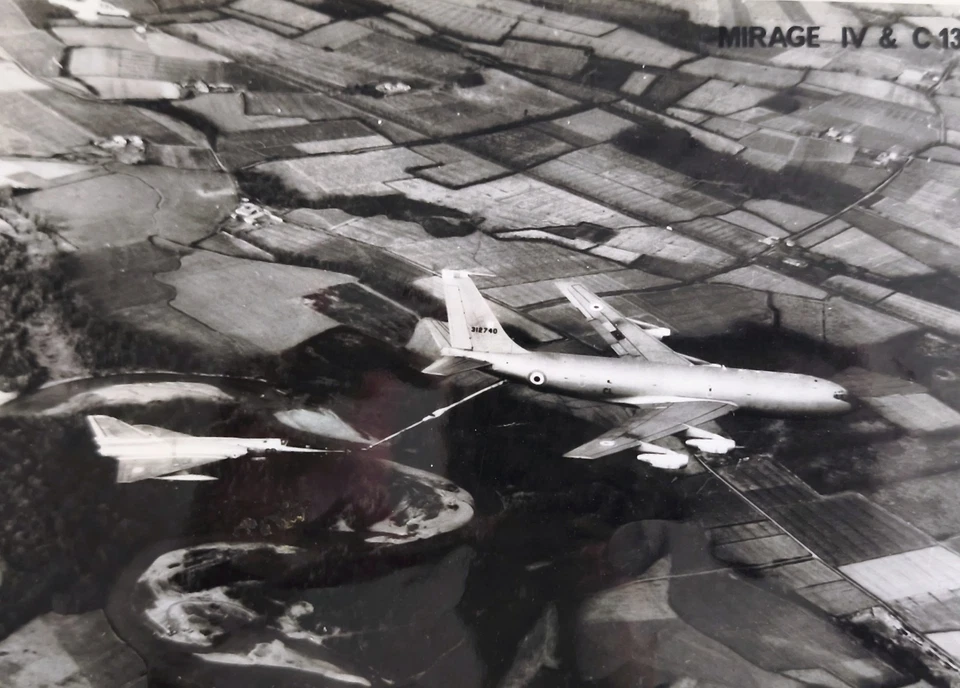 ​[RARE] Photographie Originale : Ravitaillement Vol Mirage IV & C-135F - Photo 1/2
