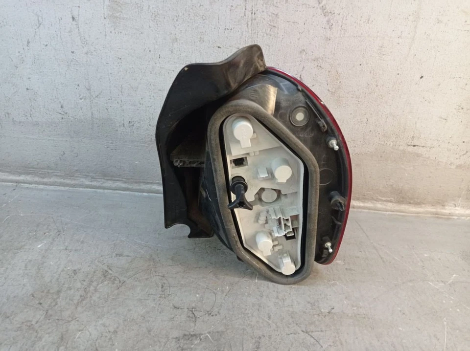 Faro Posteriore Sinistro Per RENAULT MODUS/GRAND MODUS (F/JP0) 8200658411R - Immagine 3 di 4