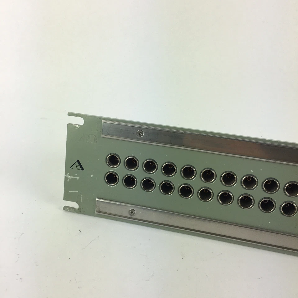 Trompeter Electronics Inc JSI-52 Insulated 52 Position Panel Wide Spacing - Image 4 of 4