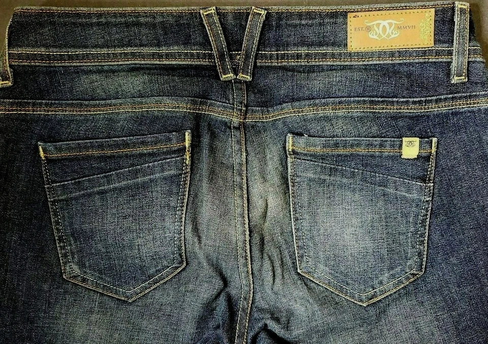 Pantalones de mezclilla Devine Rights of Y2K para mujer azules desgastados elásticos acampanados W 30 L 34 Foto 4 de 4