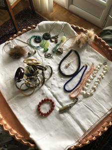 LOT DE BIJOUX FANTAISIE DIFFERENT