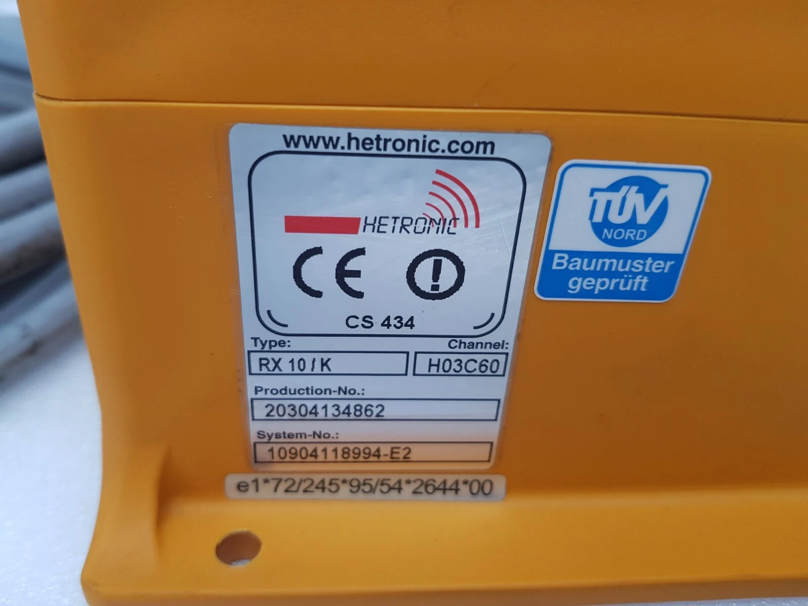 Hetronic plate: Type RX 10/K, Channel H03C60, Production-No. 20304134862, TÜV NORD sticker