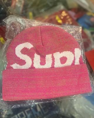 SUPREME BIG LOGO BEANIE MAGENTA STATIC 
