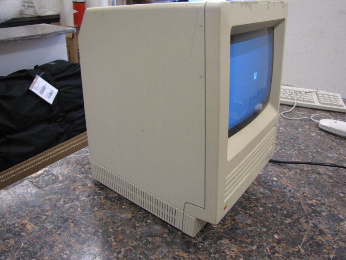 Vintage 1988 Apple Macintosh SE SuperDrive Model M5011 Vintage 1988 Apple Macintosh SE SuperDrive Model M5011