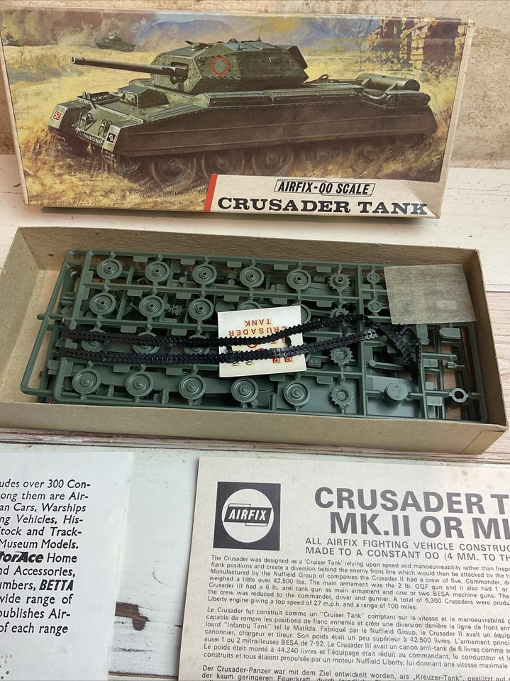 AIRFIX - OO Scale, RAF REFUELLING SET, #A302V, VINTAGE MADE IN THE UK KIT. - Image 2 of 4