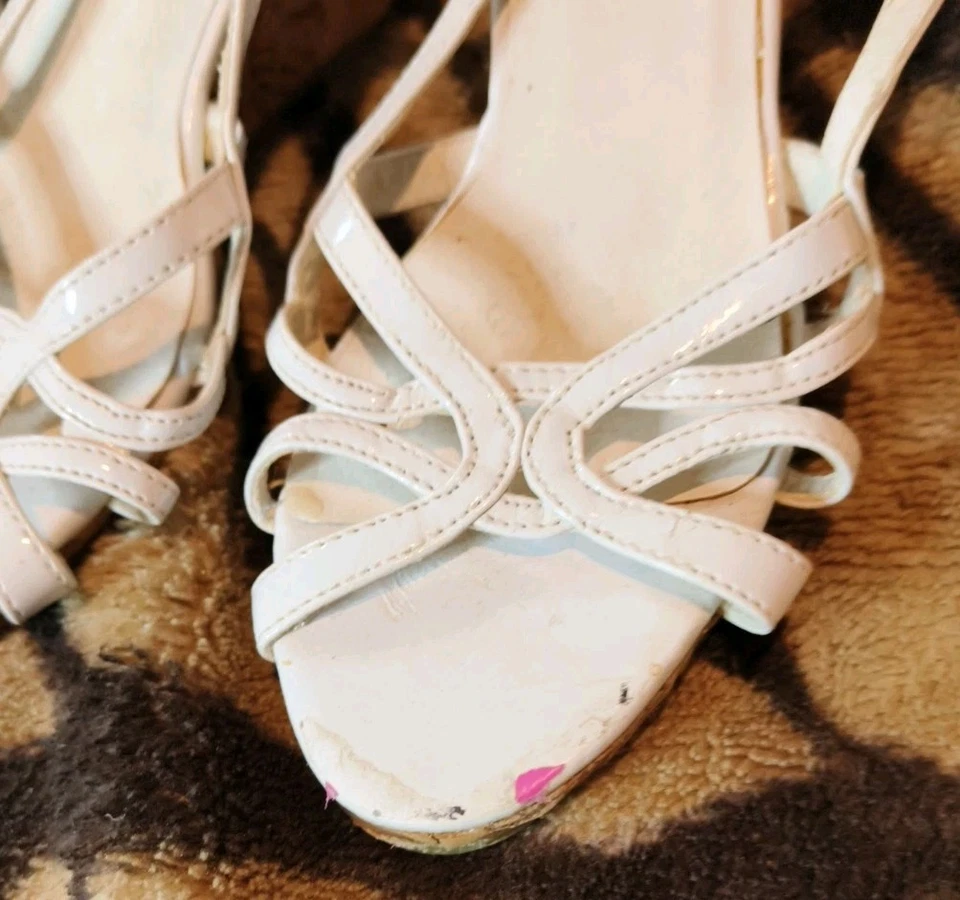 Tacones de cuña blancos con tiras NAUGHTY MONKEY para mujer - talla 6 Foto 2 de 4