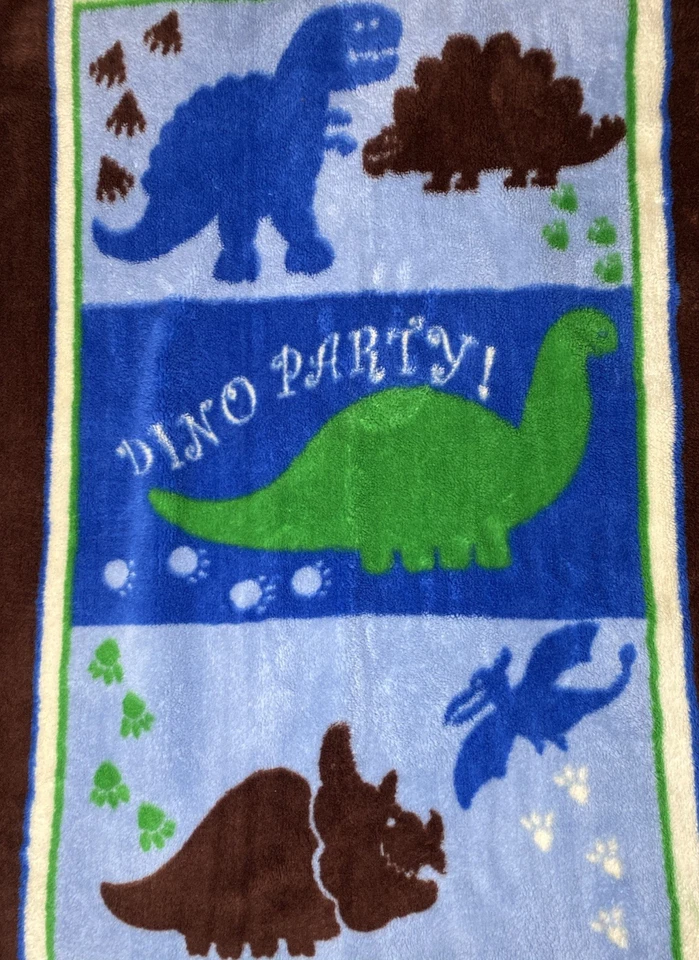 Cobertor de festa vintage dinossauro lã azul e marrom pelúcia verde acabamento Lovey - Imagem 2 de 4