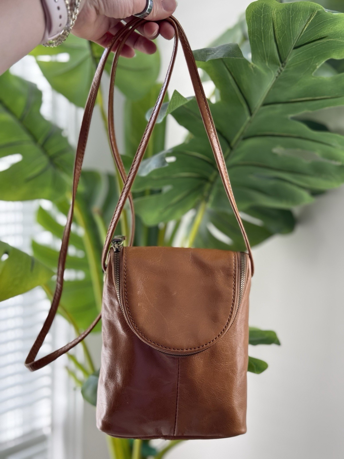 Hobo International Fern Leather Crossbody Bag Warm Honey Color
