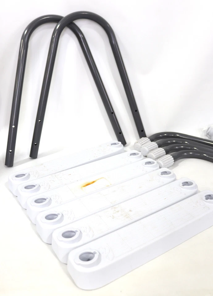 Escalera de piscina Intex 28076E Deluxe con peldaños extraíbles para piscinas de 48 pulgadas de profundidad 25,4 Foto 3 de 4