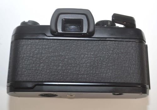 Yashica FX-3 Super 2000 SLR Camera Black w/ 50mm f/1.9 CS220 Flash MINT in Box - Picture 5 of 7