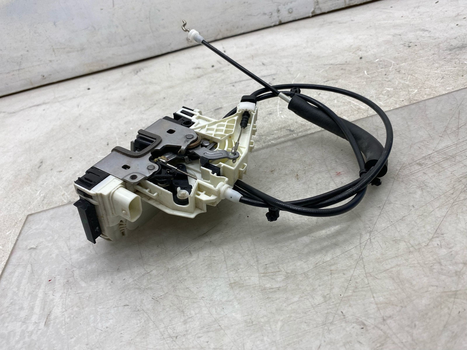 2020-2025 ASTON MARTIN DBX RH RIGHT REAR DOOR LOCK LATCH ACTUATOR MY83-26412-AC