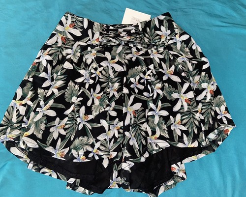 NWT Seek the Label Floral Lace-up Front Shorts M (C18)