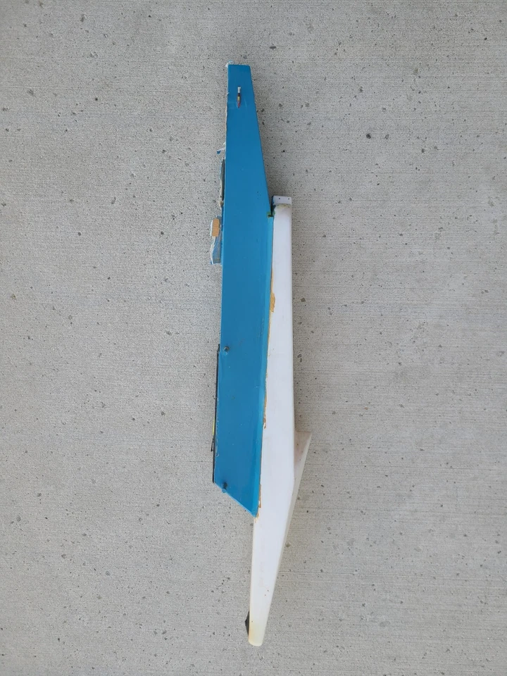 VINTAGE RC MODEL AIRPLANE FLOATPLANE PART ASSEMBLED BLUE BODY (40"x5"x7") - Image 4 of 4