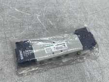 NUMATICS L12BB452B000061 Pneumatic Double Solenoid Air Control Valve 1/4" 24Vdc