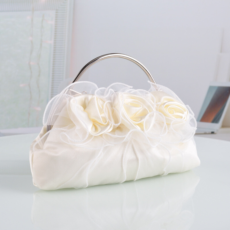 Pochette De Soirée Fleur En Satin Blanc Avec Poignée Argentée - Idéale Mariage, Bal Ou Fête