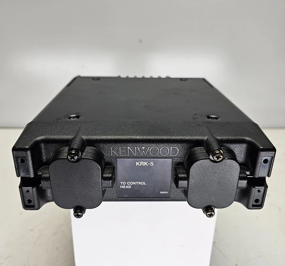 Radio móvil Kenwood TK-790 VHF (148-174 MHz) (montaje avanzado/remoto) Foto 2 de 4