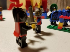 LEGO Castle: Knight's Challenge (6060) 100% complete with instructions