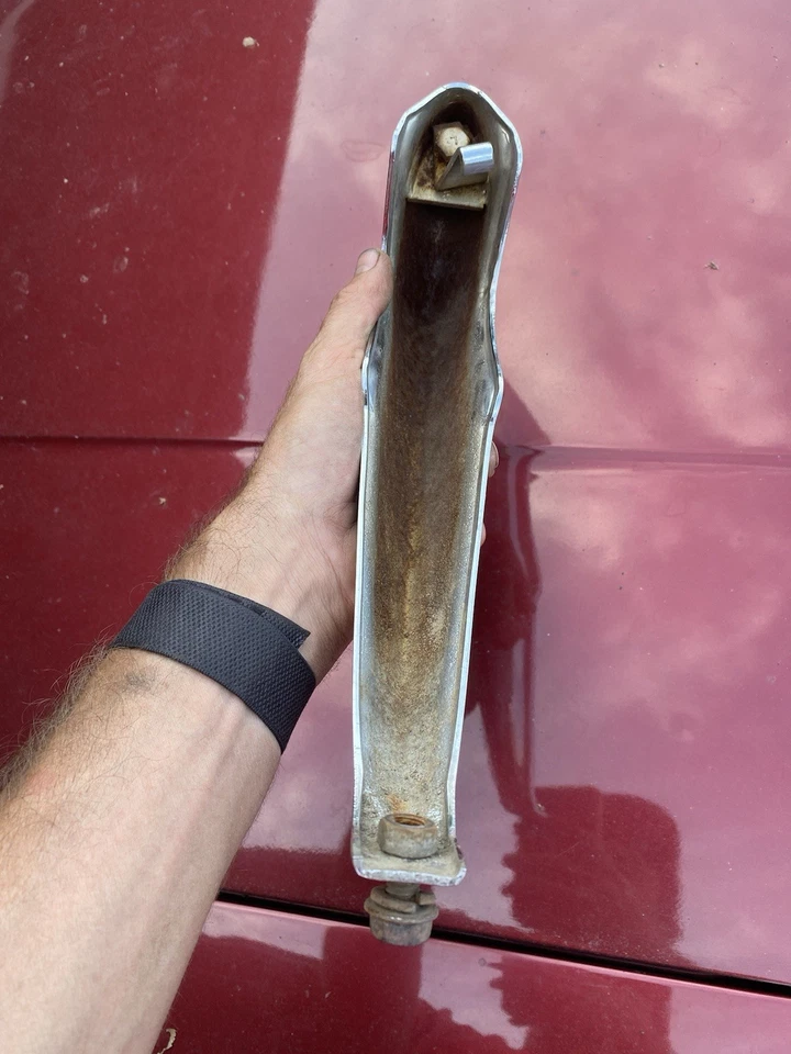 Protector de parachoques trasero izquierdo Chevy Impala Caprice 1966 Foto 3 de 4