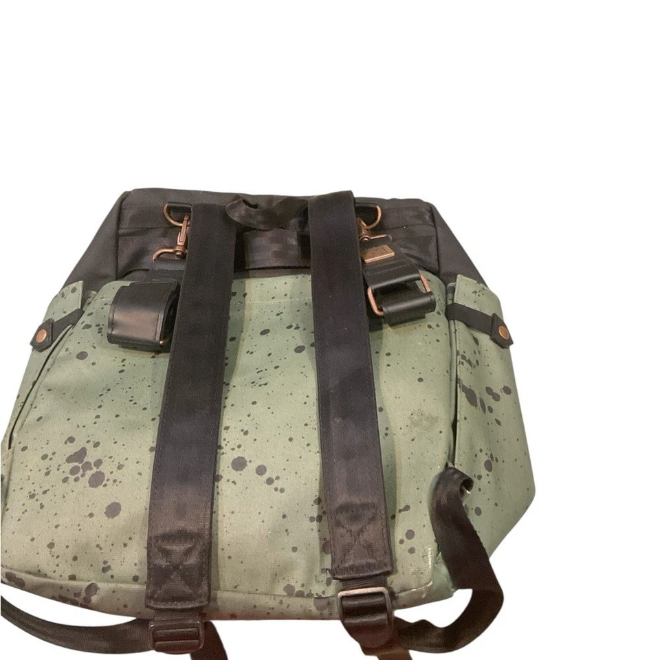 Mochila Petunia Pickle Bottom Provisions oliva Foto 2 de 3