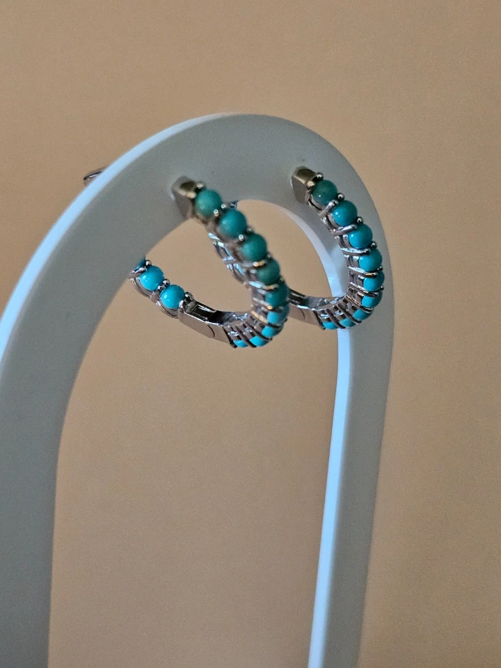 Pendientes de aros JTV de rodio turquesa de la Bella Durmiente sobre plata de ley Foto 4 de 4