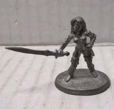 RAL PARTHA FEMALE FIGHTER PEWTER MINIATURE FIGURE 1990 C7
