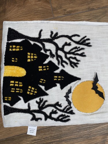 Jack-O'-Lantern Cloth Table Runner 16x72” Spooky House Bats Full Moon NWT - Picture 3 of 5