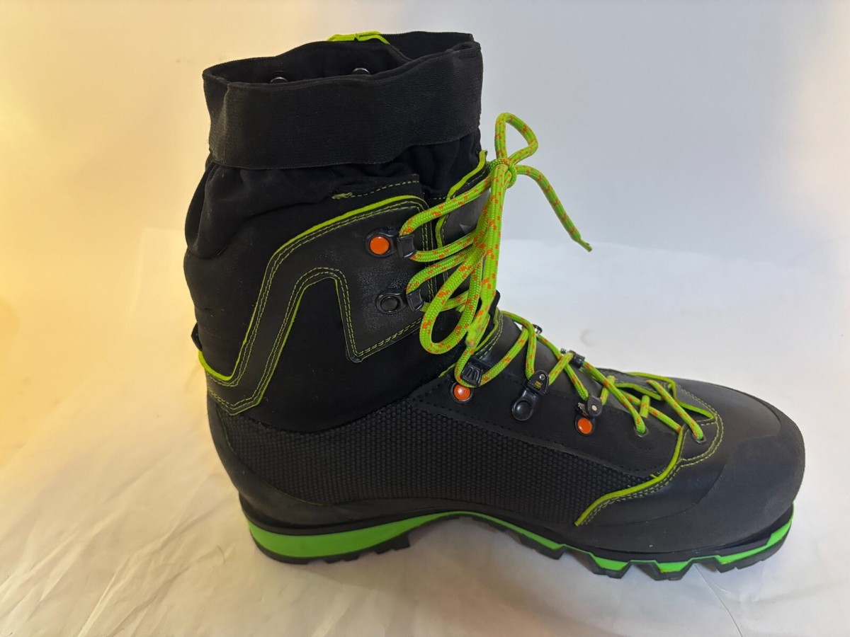 Left Foot Salewa Vultur Vertical GTX Mountaineering Boot, Men's