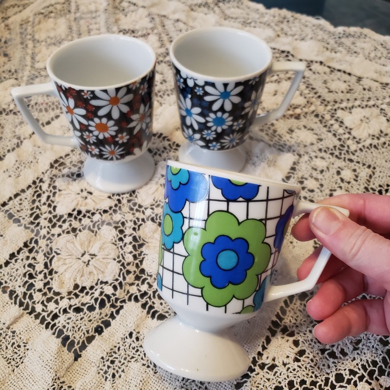 3 Vintage Daisy Flower Pedestal Mugs MCM Coffee Retro Mod 60s 70s