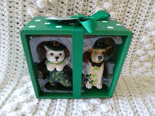 Blue Sky Clayworks Ceramic ST PATRICKS BOOT & DOGS SALT & PEPPER SET nib - Picture 4 of 4