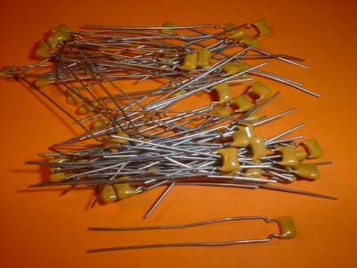 50x 470pF / 100V / 5% Keramik Kondensator COG/NPO AVX