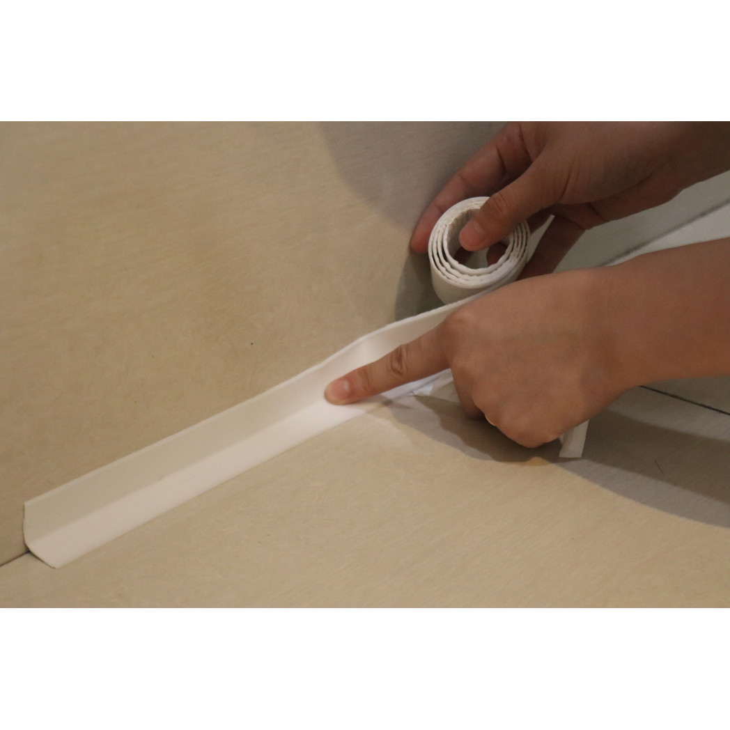Sealing Tape PVC White 3.8x320cm Waterproof Mildew-Resistant Cut & Stick Baths - Image 2