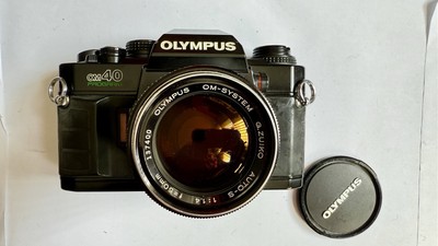 OLYMPUS OM-40 PROGRAM＋ZUIKO AUTO-ZOOM T Olympus OM-40 Program SLR w/ OM S Zuiko Auto-Zoom 3.5-4.5 35