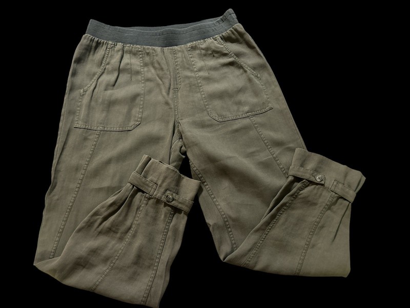 SOFT SURROUNDINGS Army Green Cargo Ankle Pants Women’s Size Medium Relax