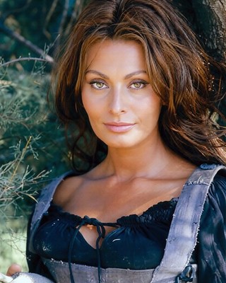 SOPHIA LOREN - Long Hair & Mona Lisa Smile - Film Star - 8 x 10 in Photo
