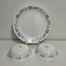 Corelle Corning 6¼" Cereal Bowls(2) Friendship Blue Tulip Pattern, 1 DinnerPlate