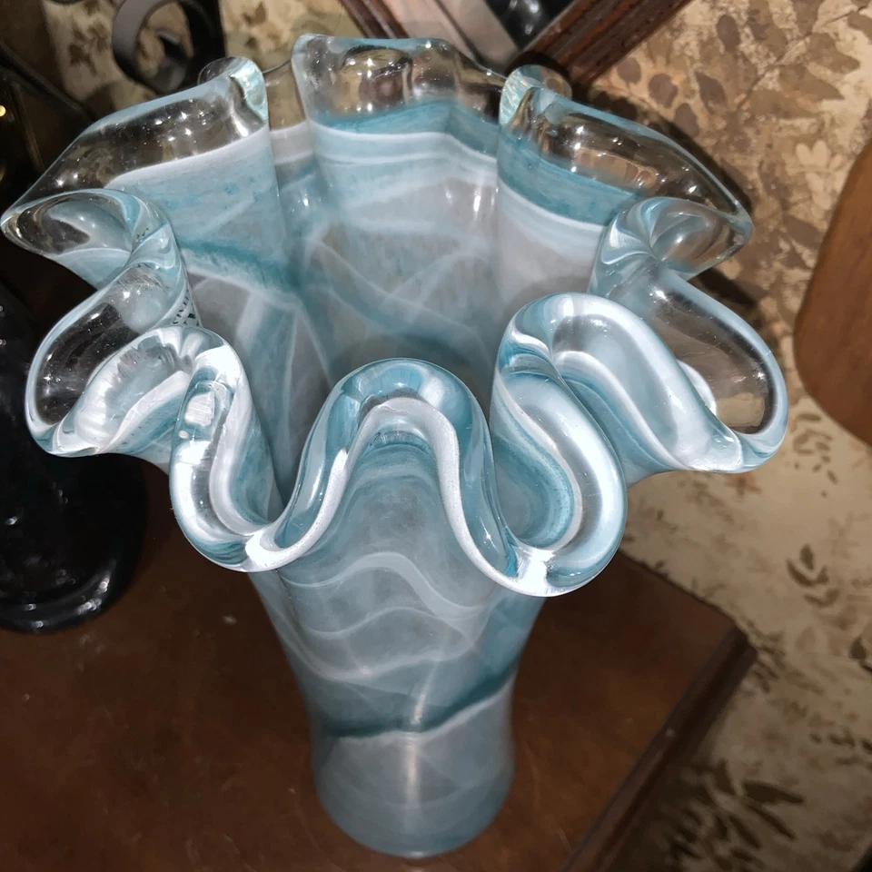 NEW Murano Art Glass Ruffled Vase, Hand made. Made in Italy - Image 2 of 4