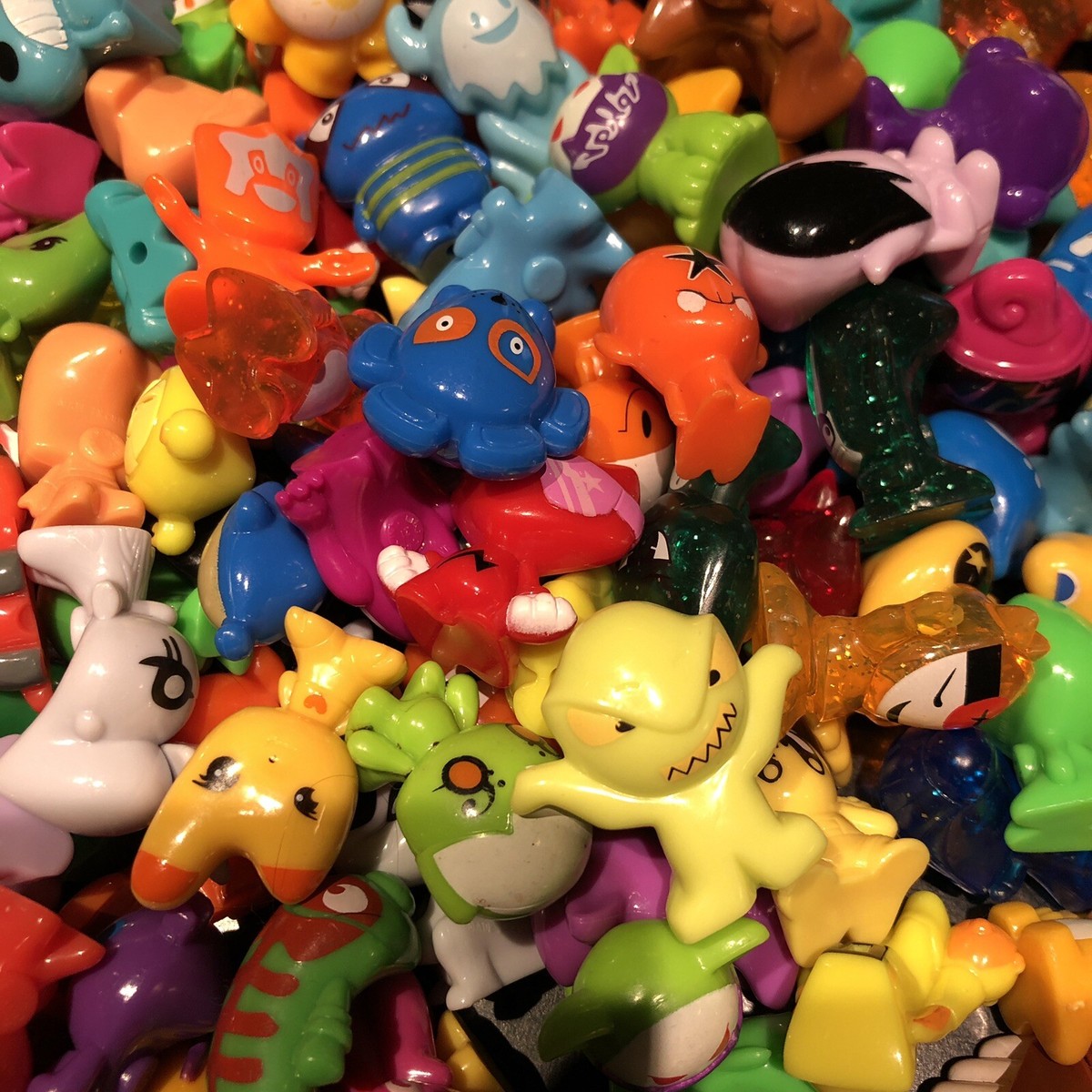 Lot of 25 Random ALL MODERN SERIES Gogos Crazy Bones gogo's A