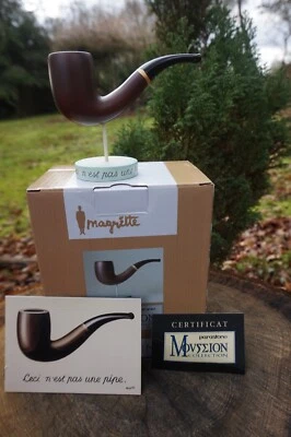 MERVEILLES6172 MAG08 FIGURINE MAGRITTE CECI N EST PAS UNE PIPE LA TRAHISON DES IMAGES 1929