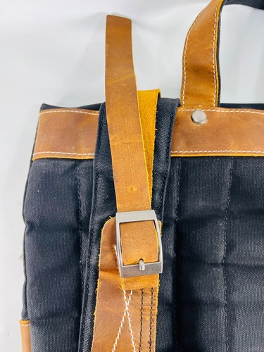 Mochila de cuero con tapa enrollable Kovered KVD Witham negra/bronceada - Imagen 13 de 22