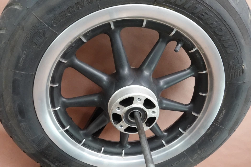 Llanta delantera Harley Davidson Road King 1999-2005 FLHRCI 130/90 B16 Foto 4 de 4