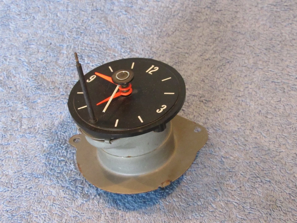 GM NOS Pontiac Clock 1971 1972 1973 1974 1975 Grandville Bonneville Catalina - Image 2 of 4