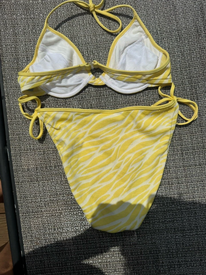 Bikini vintage de cuerda BECCA (2 piezas) estampado de cebra amarillo y blanco talla mediana Foto 2 de 4